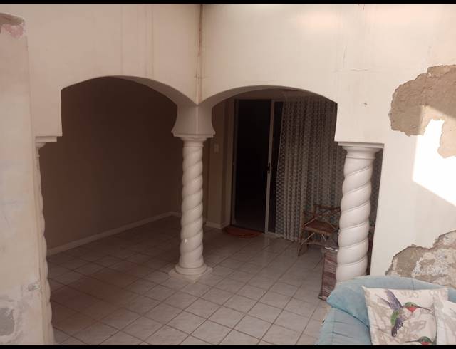 9 BEDROOM FREESTANDING FOR SALE IN KEMPTON PARK WEST